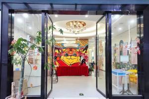深圳龙华汽车站附近一楼1100平精装办公室厂房出租