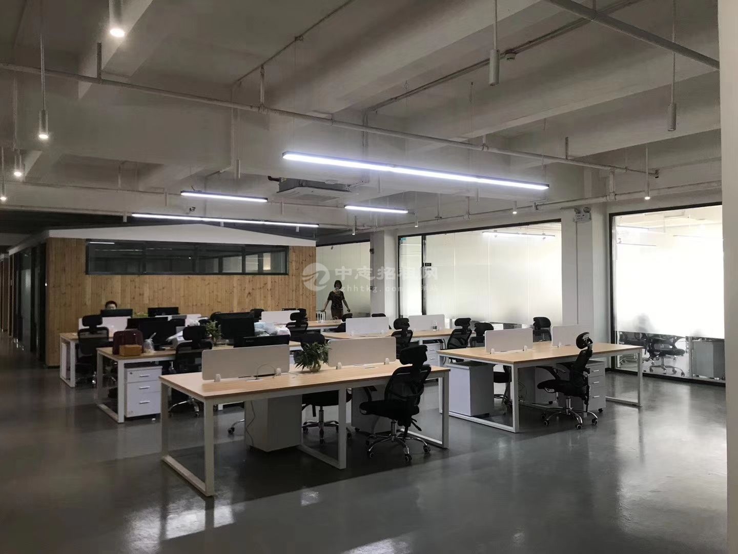 西丽大学城地铁口精装办公室出租2000平米