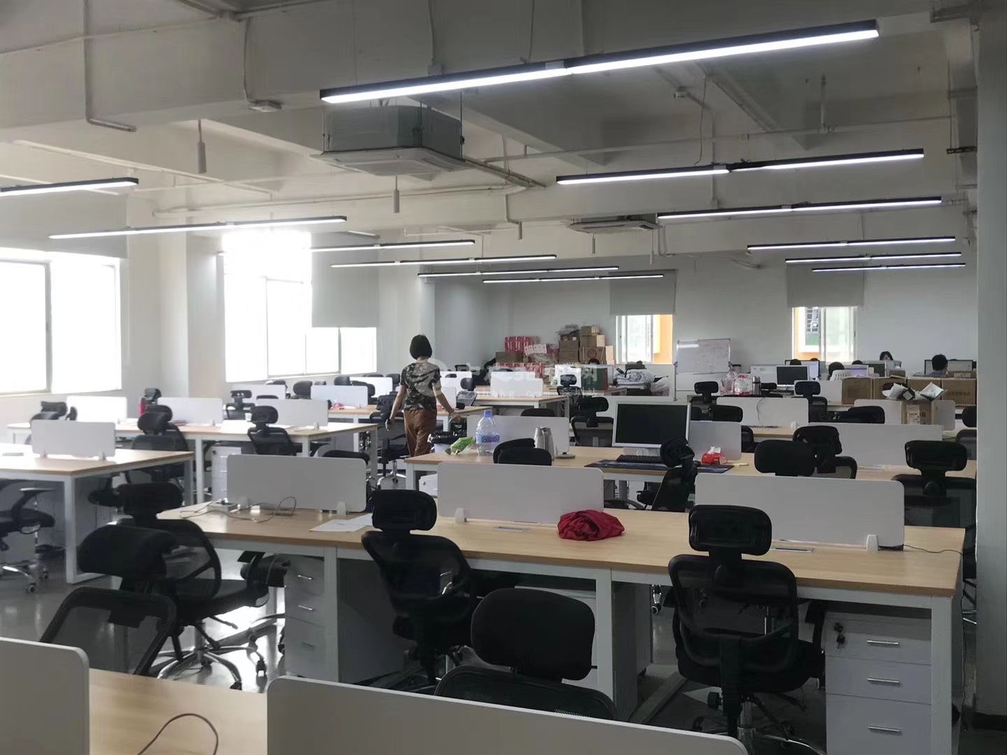 西丽大学城地铁口精装办公室出租2000平米